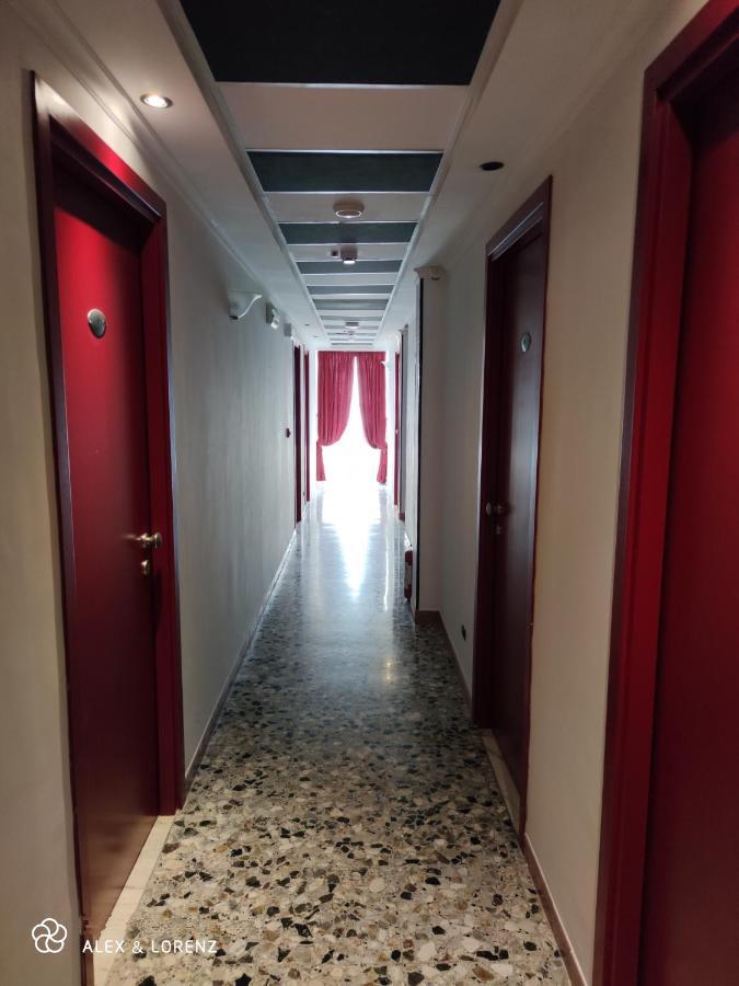 Alex & Lorenz Hotel Torvaianica Exterior photo