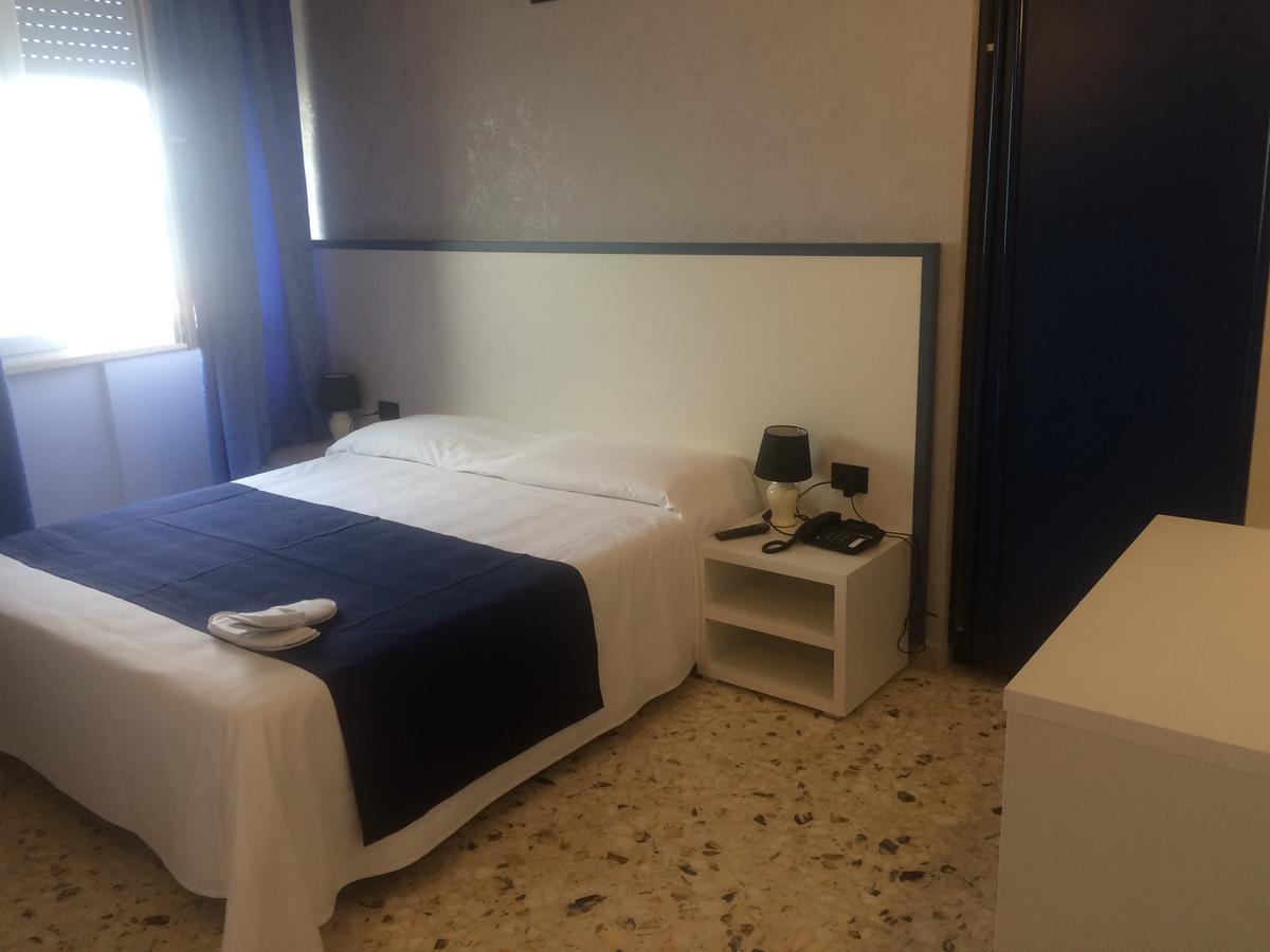 Alex & Lorenz Hotel Torvaianica Exterior photo