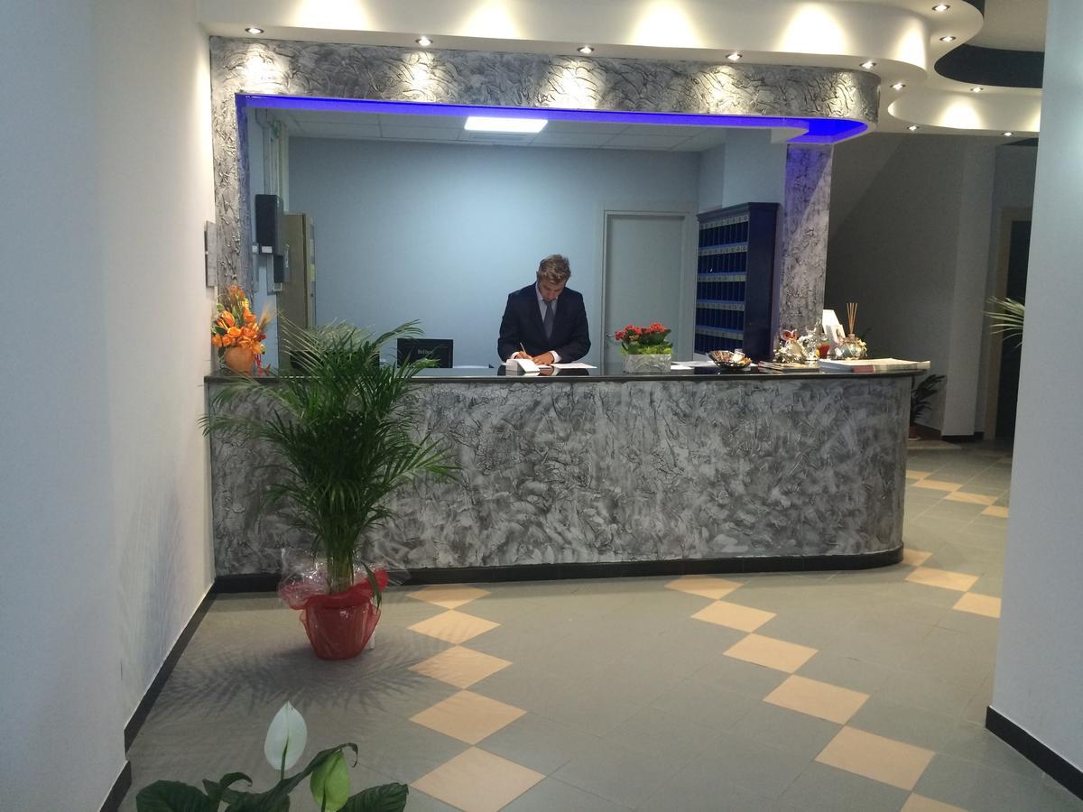 Alex & Lorenz Hotel Torvaianica Exterior photo