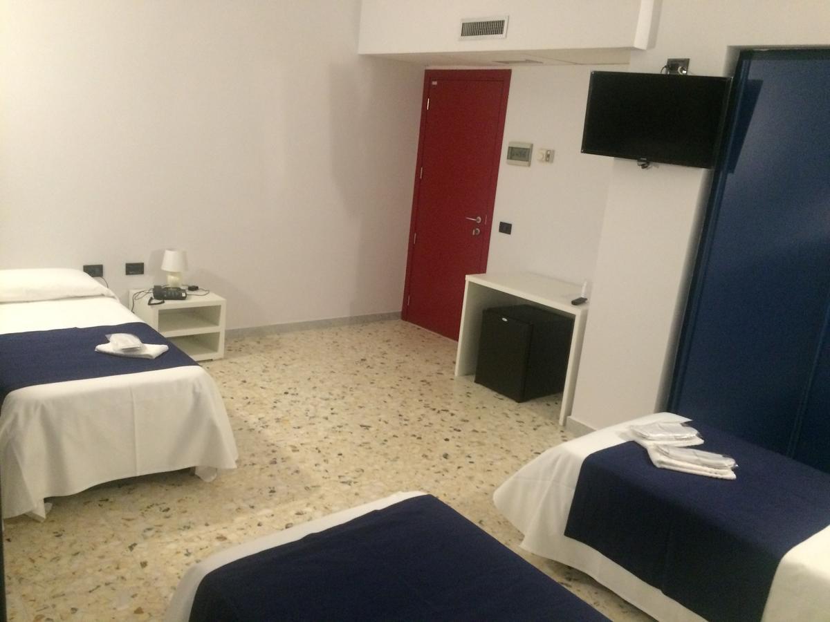 Alex & Lorenz Hotel Torvaianica Exterior photo